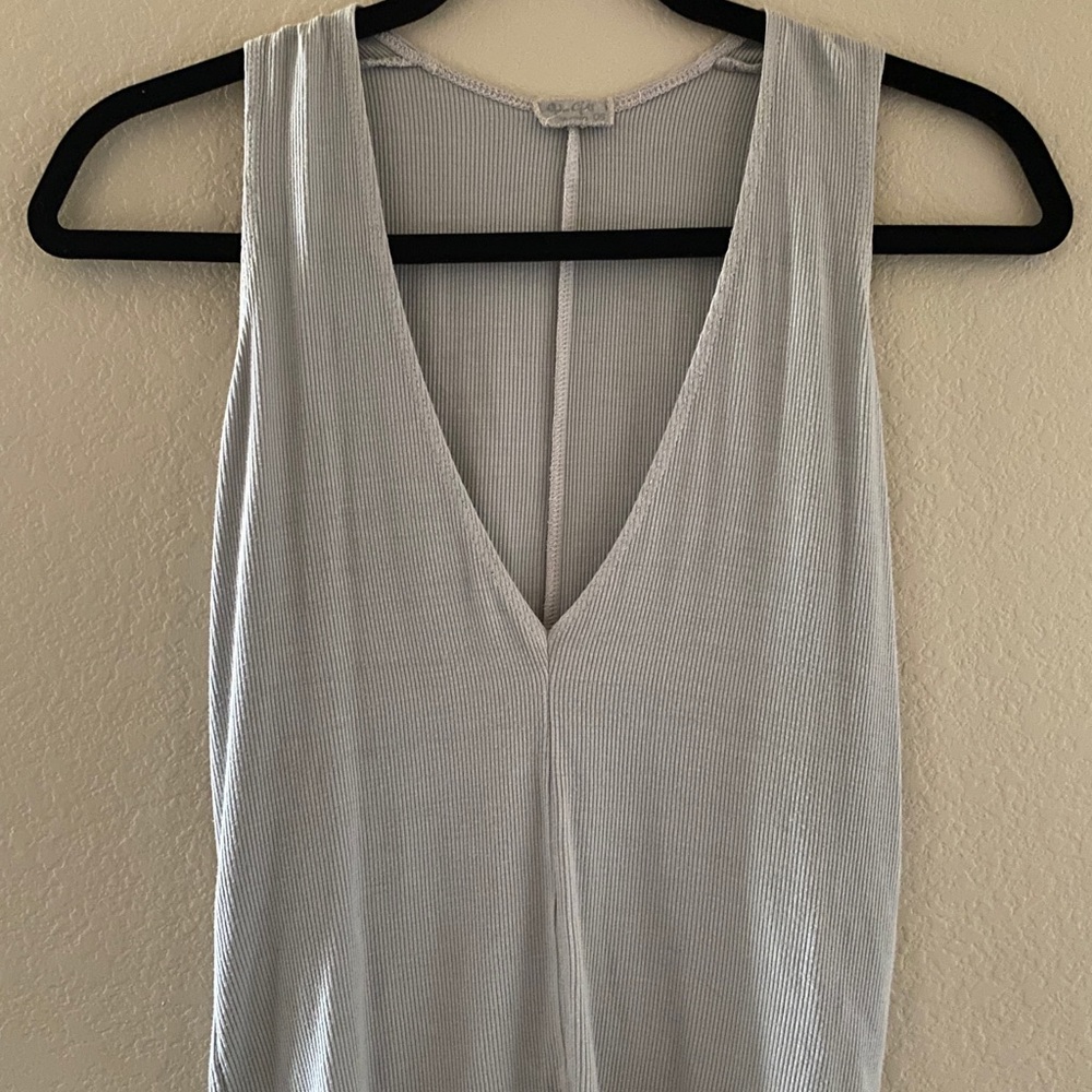 Brandy Melville crop top v-neck